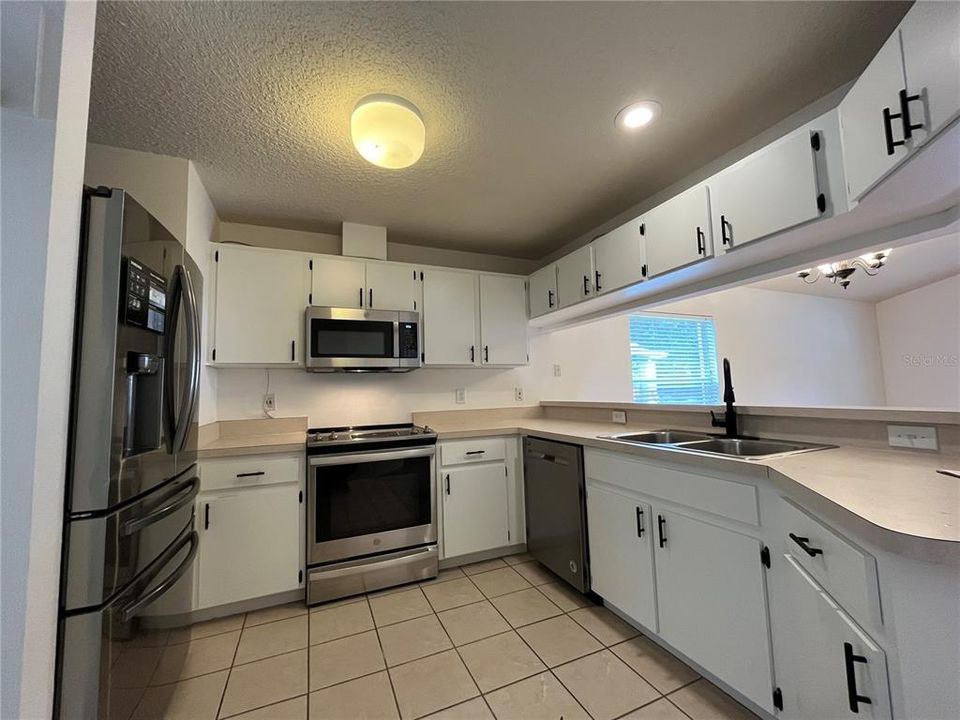 En Renta: $2,595 (3 camas, 2 baños, 1280 Pies cuadrados)