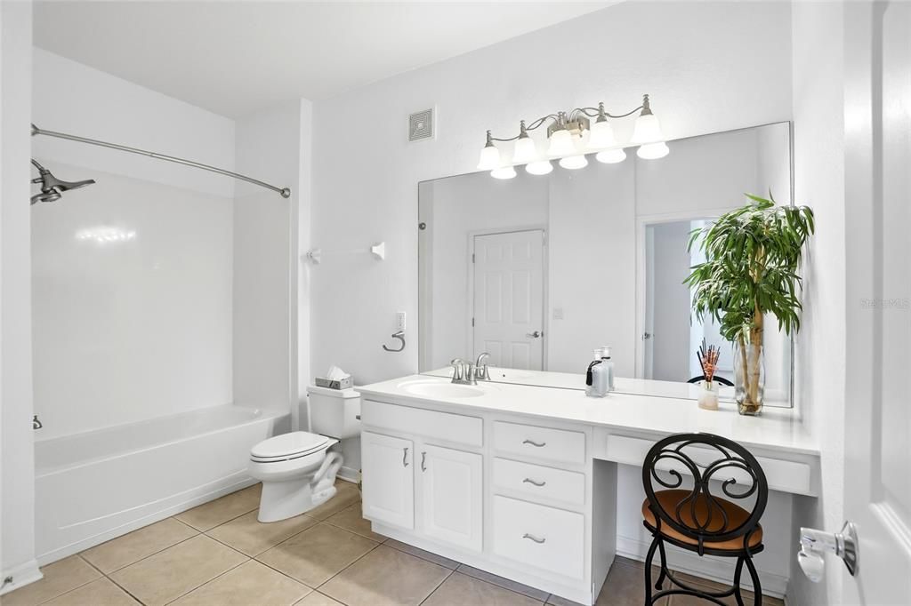 En Venta: $198,900 (3 camas, 2 baños, 1384 Pies cuadrados)