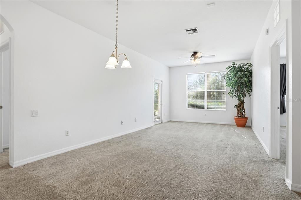 En Venta: $198,900 (3 camas, 2 baños, 1384 Pies cuadrados)