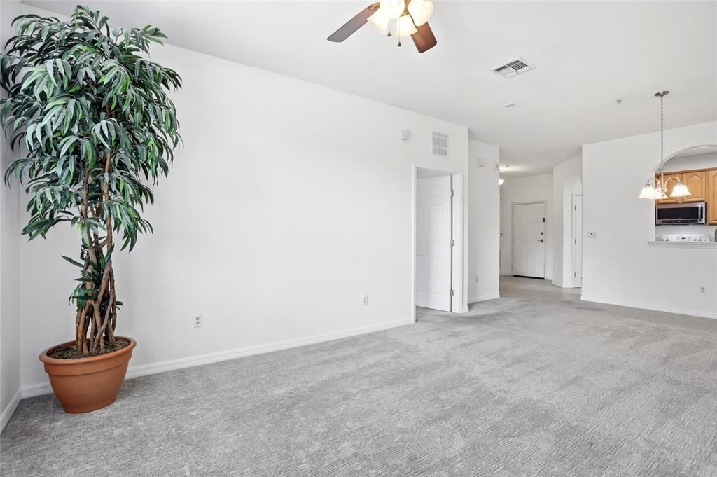 En Venta: $198,900 (3 camas, 2 baños, 1384 Pies cuadrados)