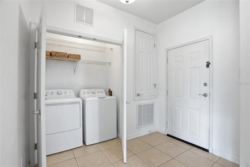 En Venta: $198,900 (3 camas, 2 baños, 1384 Pies cuadrados)