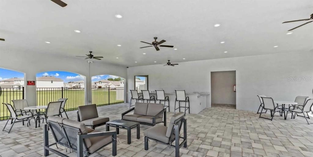 For Rent: $2,000 (4 beds, 2 baths, 1827 Square Feet)