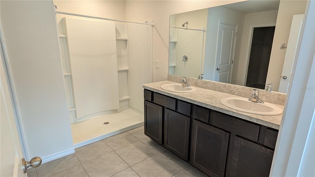 For Rent: $2,000 (4 beds, 2 baths, 1827 Square Feet)