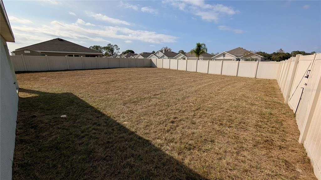 For Rent: $2,000 (4 beds, 2 baths, 1827 Square Feet)