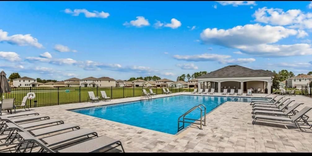 For Rent: $2,000 (4 beds, 2 baths, 1827 Square Feet)