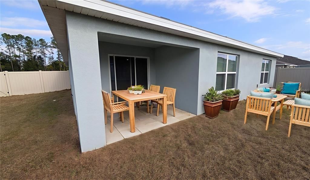 For Rent: $2,000 (4 beds, 2 baths, 1827 Square Feet)