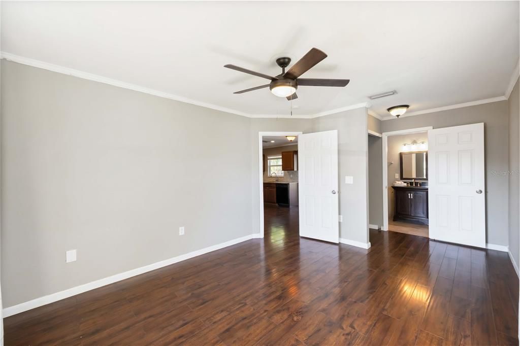 На продажу: $295,000 (2 спален, 2 ванн, 1190 Квадратных фут)