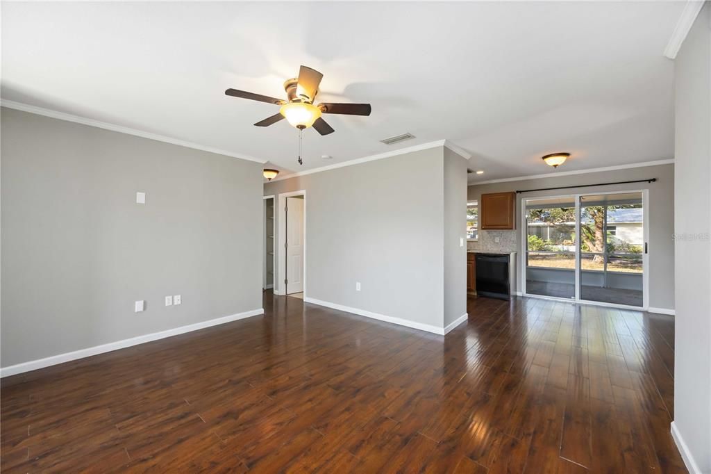 На продажу: $295,000 (2 спален, 2 ванн, 1190 Квадратных фут)