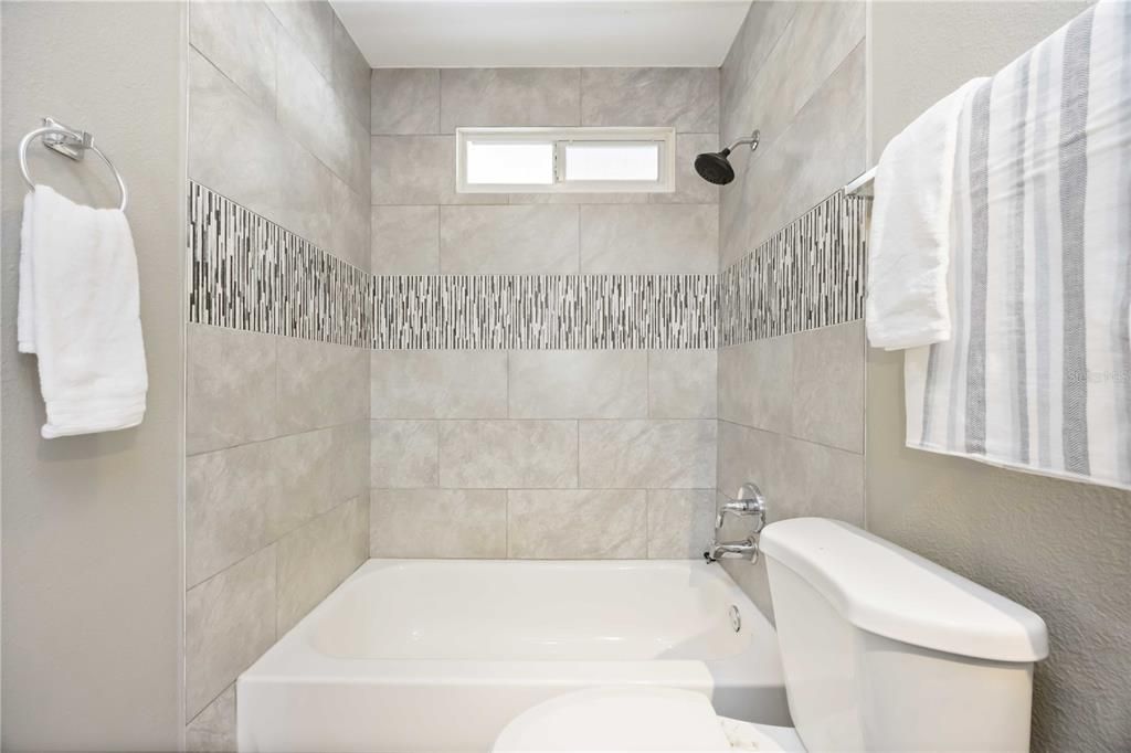 На продажу: $295,000 (2 спален, 2 ванн, 1190 Квадратных фут)