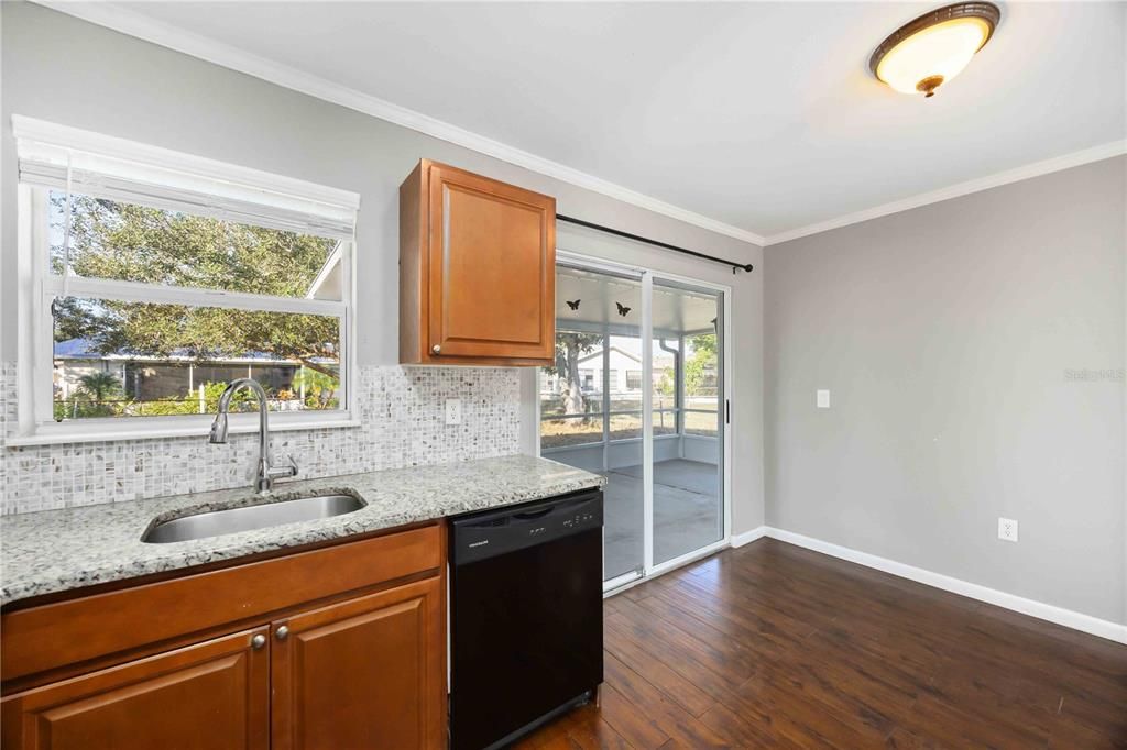 На продажу: $295,000 (2 спален, 2 ванн, 1190 Квадратных фут)