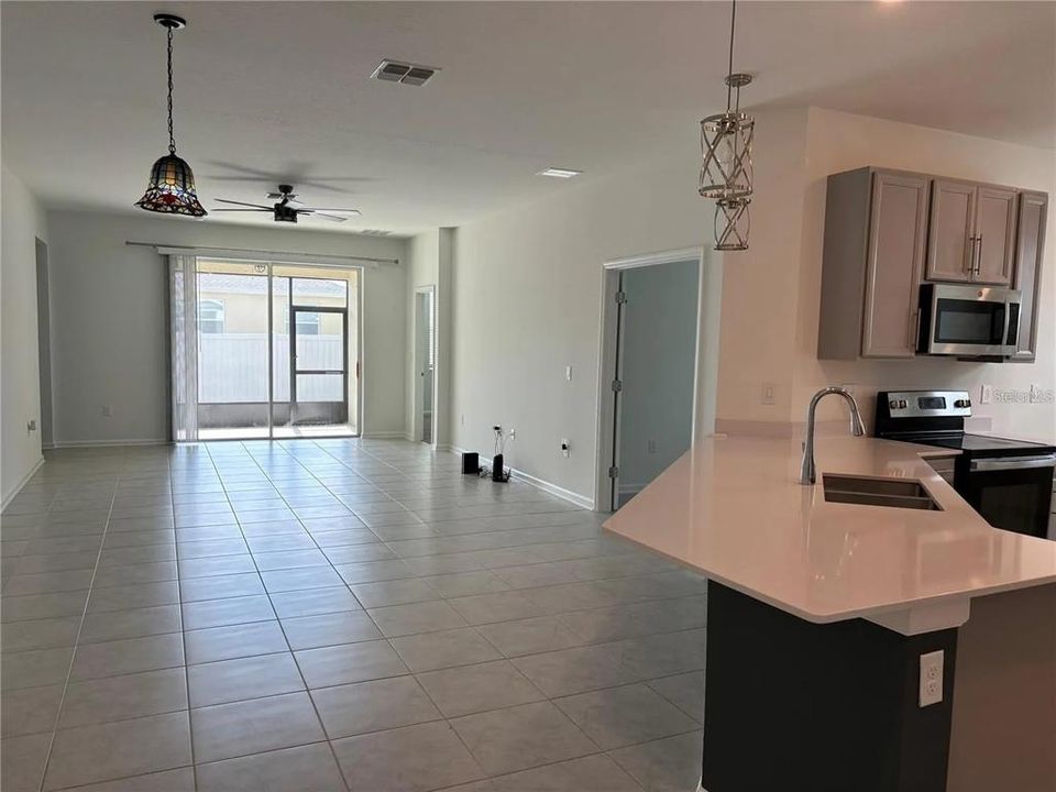 В аренду: $2,200 (4 спален, 2 ванн, 2080 Квадратных фут)