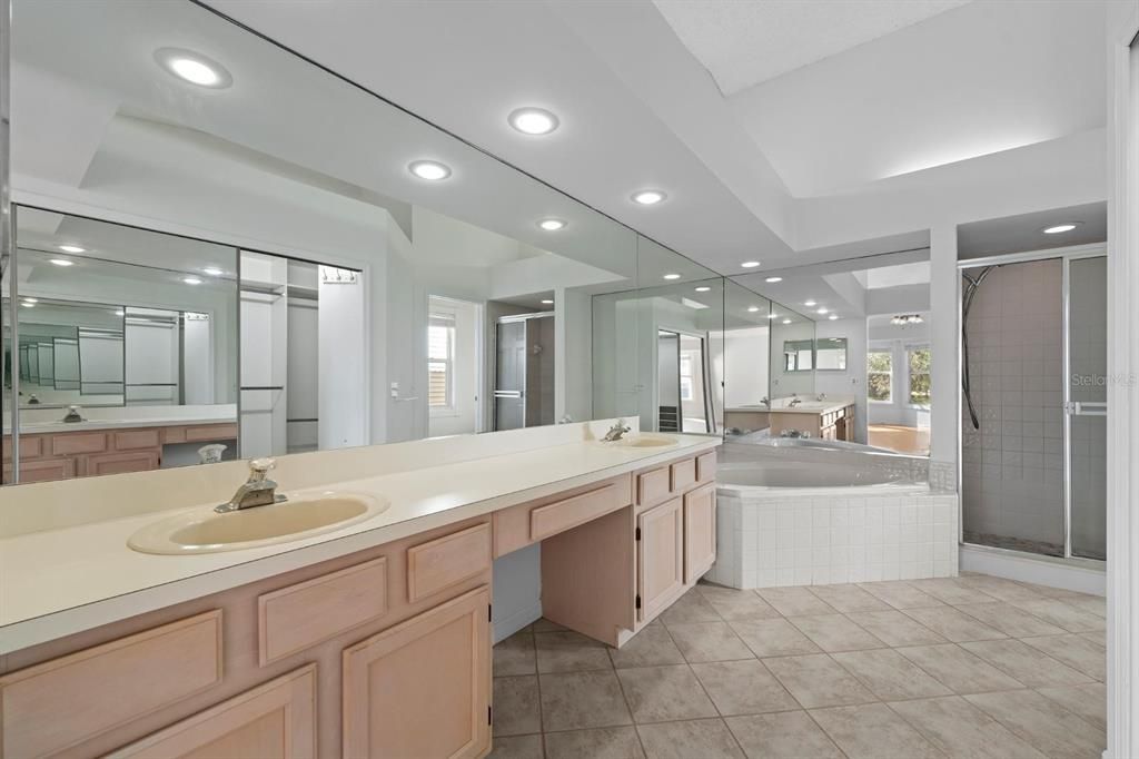 待售: $329,000 (2 贝兹, 2 浴室, 1910 平方英尺)