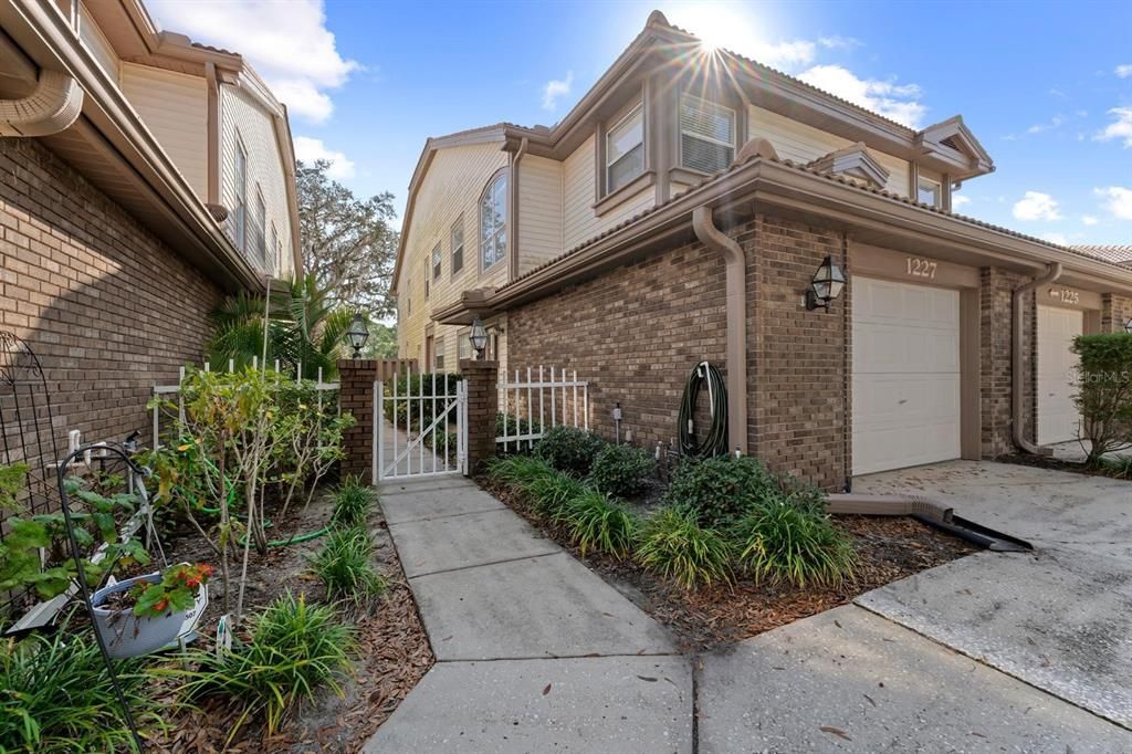 待售: $329,000 (2 贝兹, 2 浴室, 1910 平方英尺)