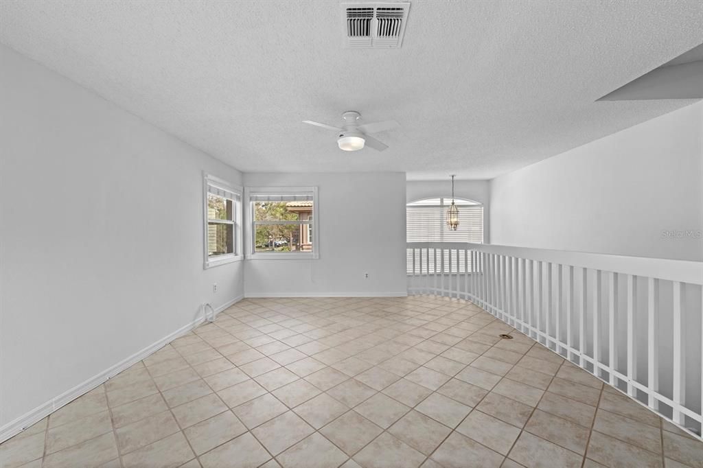 待售: $329,000 (2 贝兹, 2 浴室, 1910 平方英尺)