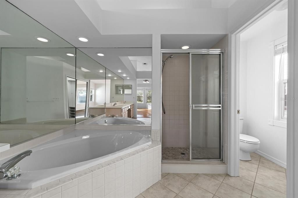 待售: $329,000 (2 贝兹, 2 浴室, 1910 平方英尺)