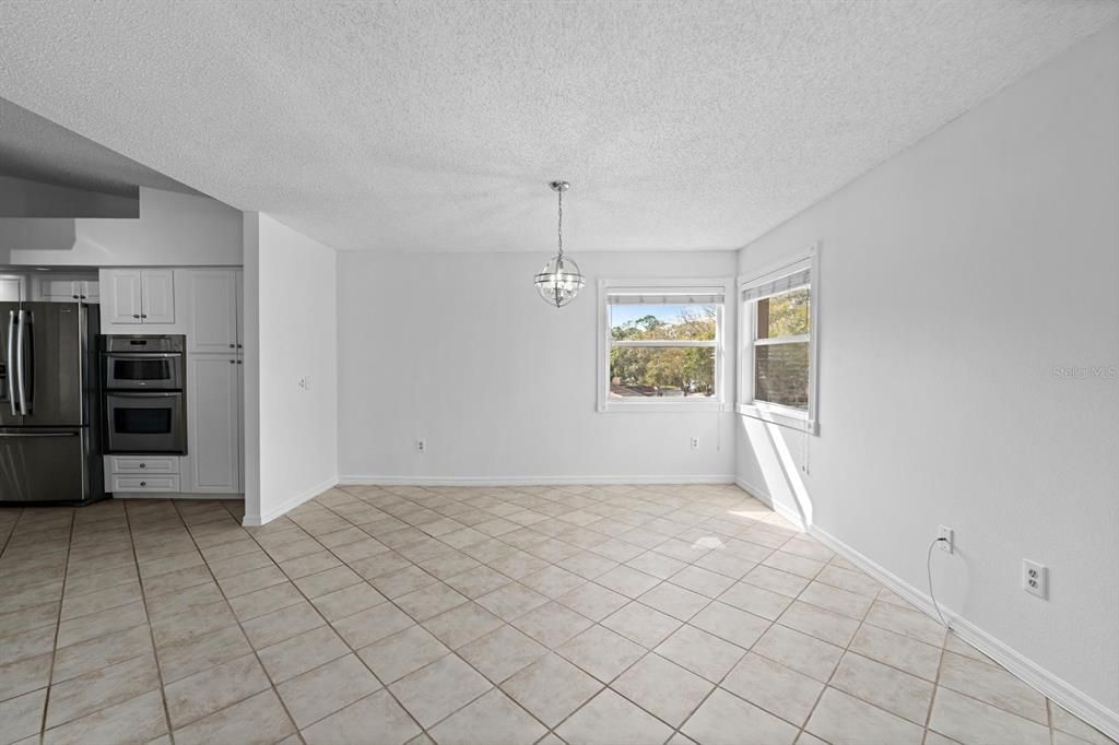 待售: $329,000 (2 贝兹, 2 浴室, 1910 平方英尺)