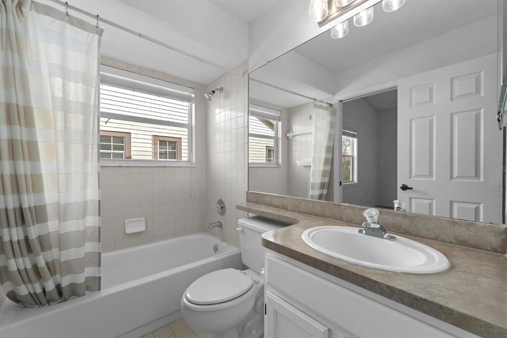 待售: $329,000 (2 贝兹, 2 浴室, 1910 平方英尺)