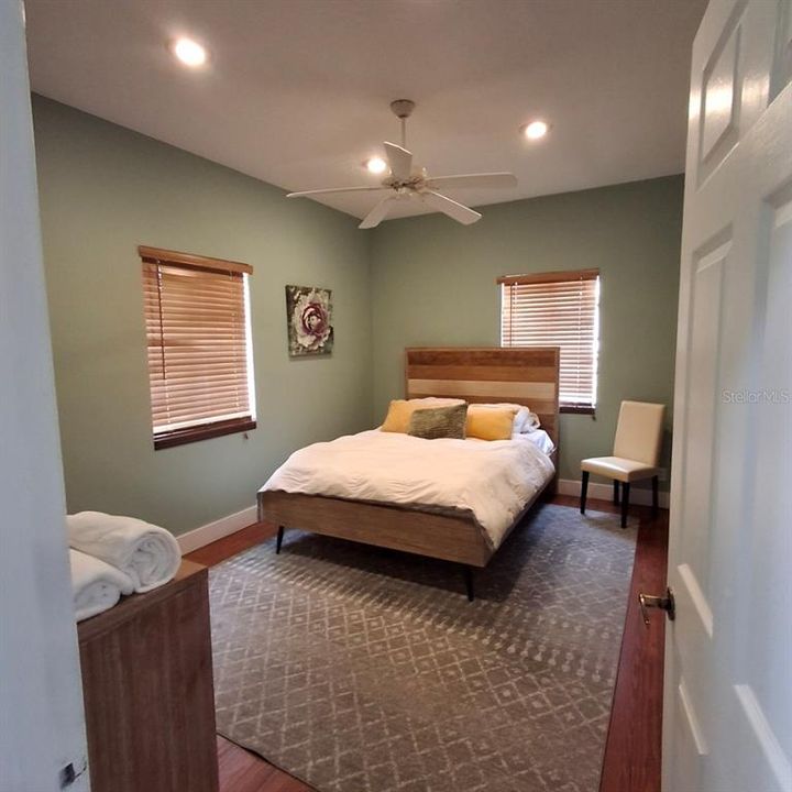 出租: $900 (4 贝兹, 2 浴室, 2090 平方英尺)