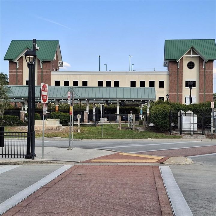 出租: $900 (4 贝兹, 2 浴室, 2090 平方英尺)