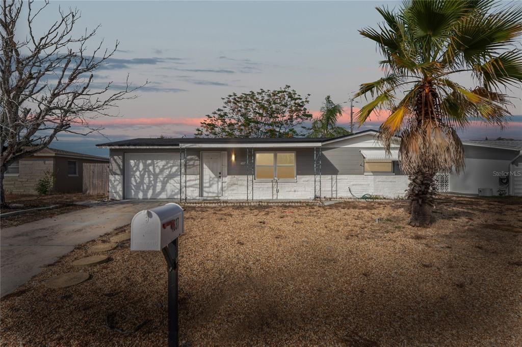 На продажу: $245,000 (2 спален, 1 ванн, 1076 Квадратных фут)