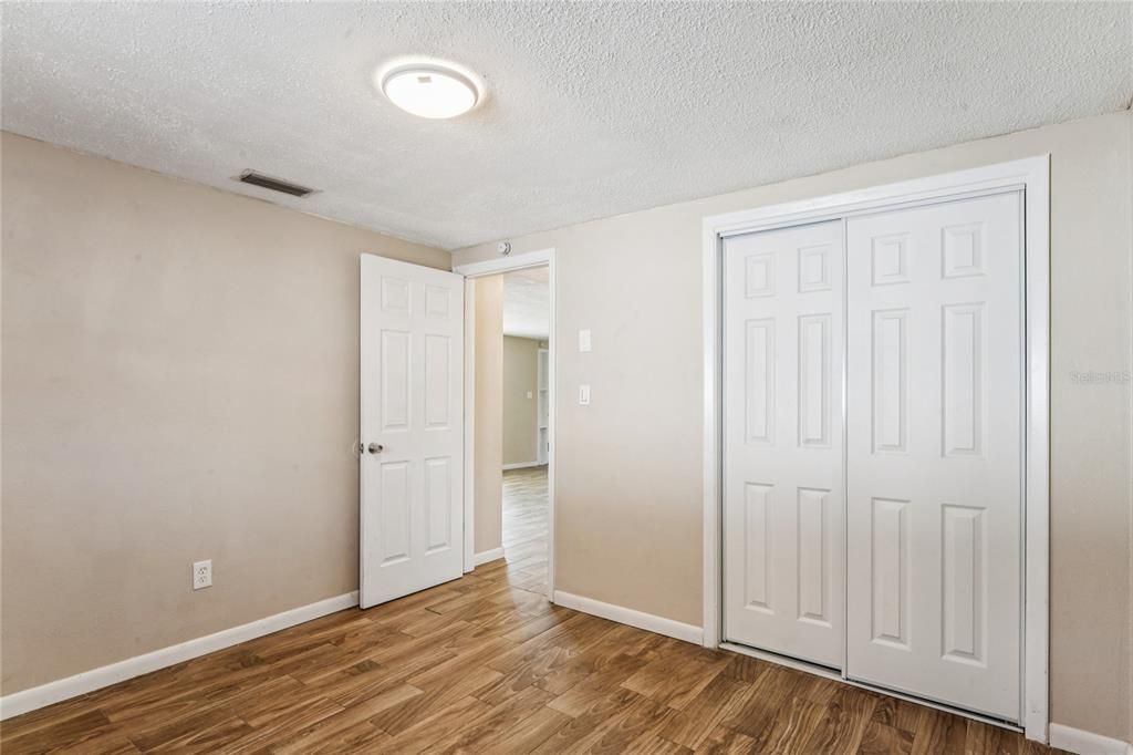 На продажу: $245,000 (2 спален, 1 ванн, 1076 Квадратных фут)