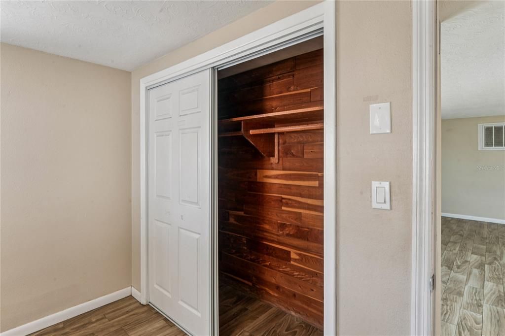 На продажу: $245,000 (2 спален, 1 ванн, 1076 Квадратных фут)