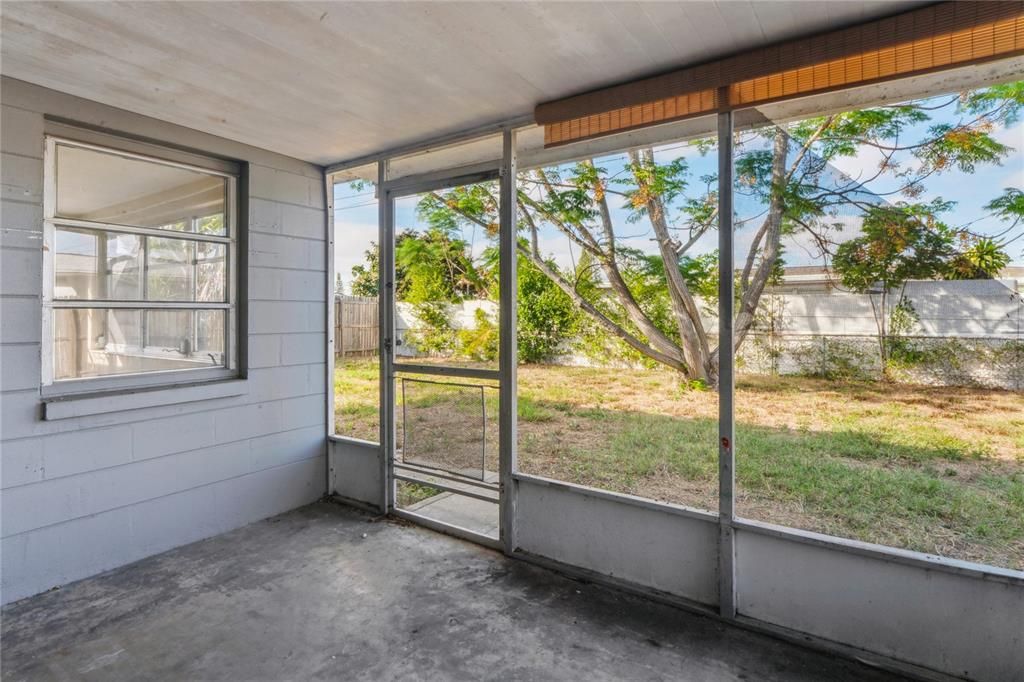 На продажу: $245,000 (2 спален, 1 ванн, 1076 Квадратных фут)