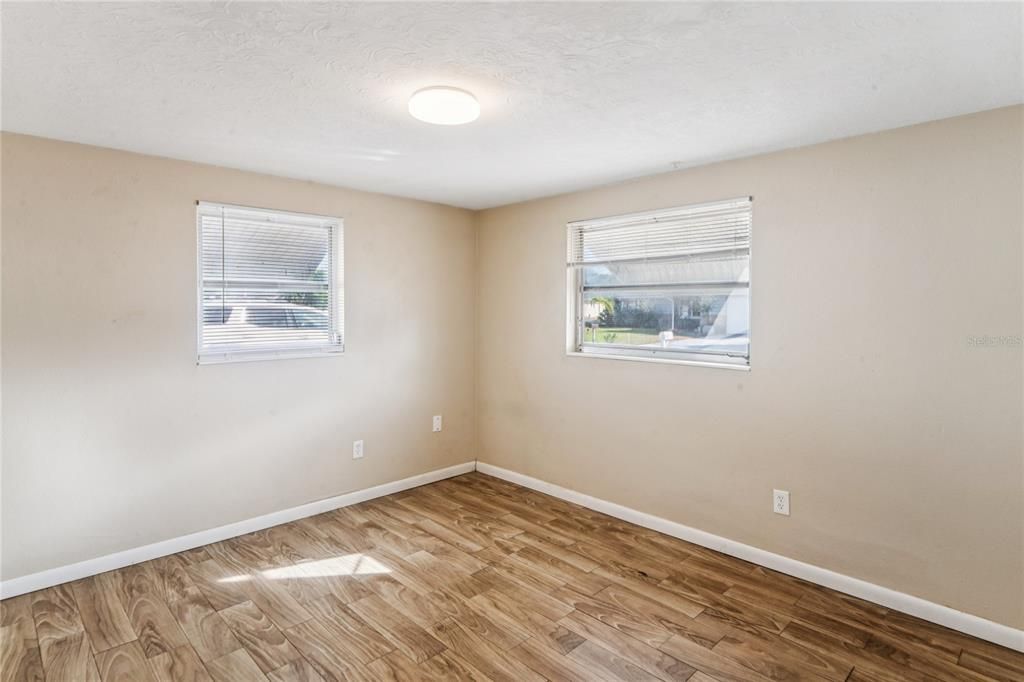 На продажу: $245,000 (2 спален, 1 ванн, 1076 Квадратных фут)