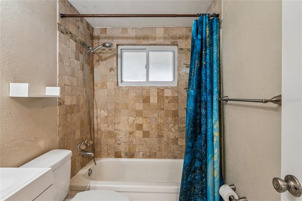 На продажу: $245,000 (2 спален, 1 ванн, 1076 Квадратных фут)