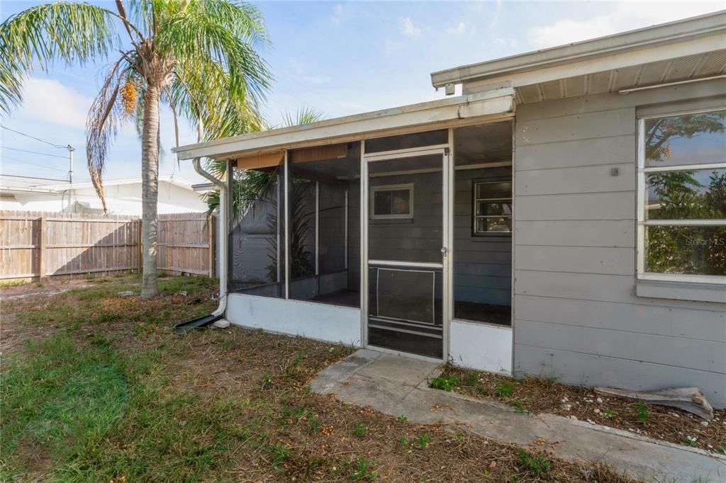 На продажу: $245,000 (2 спален, 1 ванн, 1076 Квадратных фут)