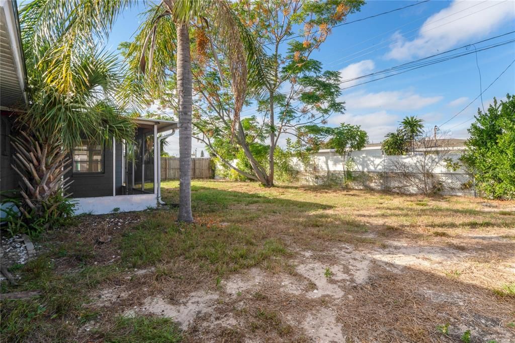 На продажу: $245,000 (2 спален, 1 ванн, 1076 Квадратных фут)