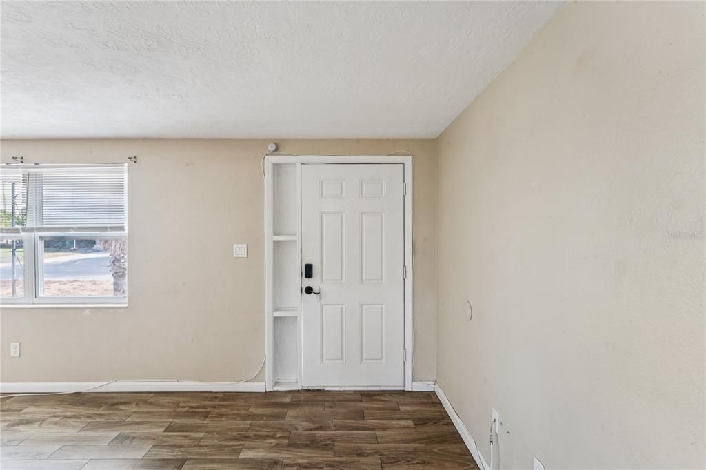 На продажу: $245,000 (2 спален, 1 ванн, 1076 Квадратных фут)