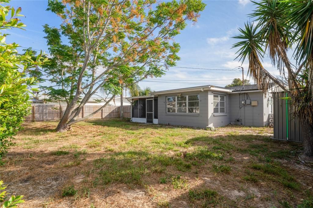 На продажу: $245,000 (2 спален, 1 ванн, 1076 Квадратных фут)