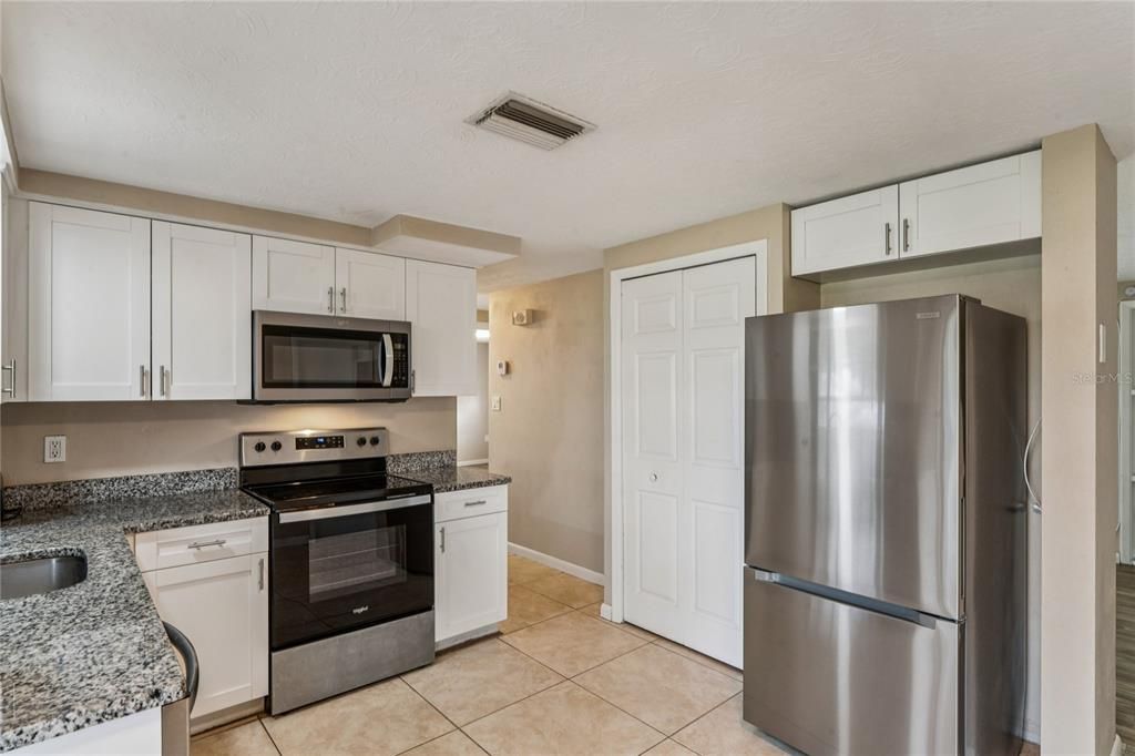 На продажу: $245,000 (2 спален, 1 ванн, 1076 Квадратных фут)