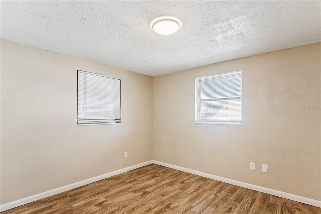 На продажу: $245,000 (2 спален, 1 ванн, 1076 Квадратных фут)