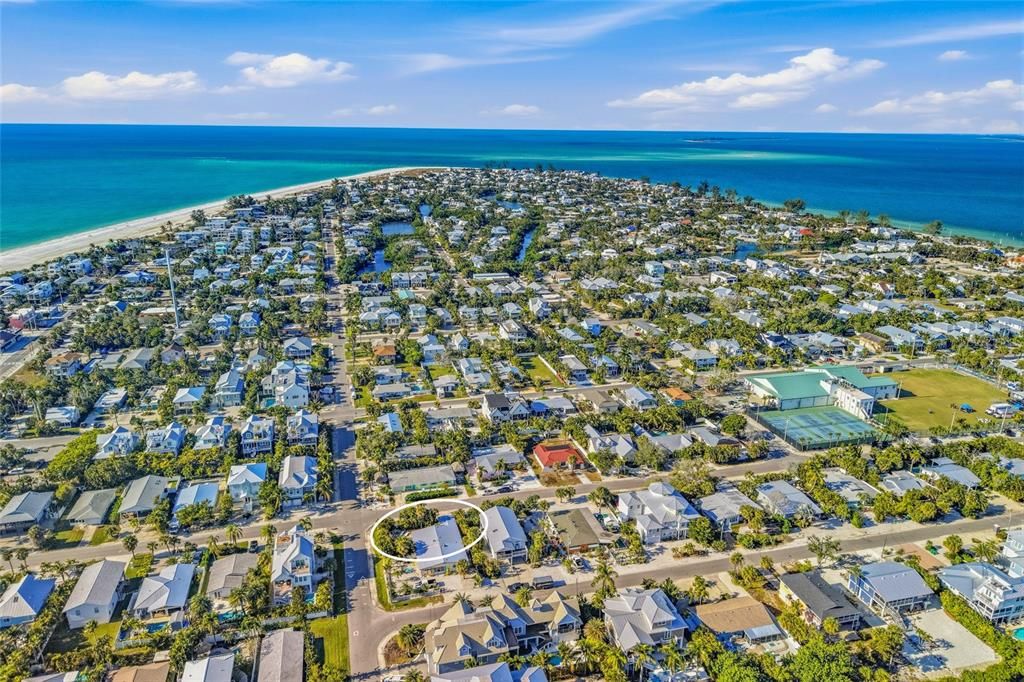 For Sale: $1,095,000 (2 beds, 2 baths, 1120 Square Feet)