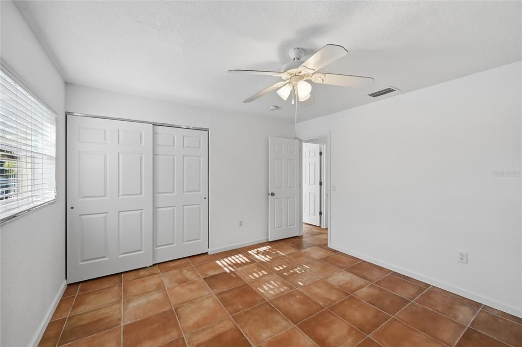 For Sale: $1,095,000 (2 beds, 2 baths, 1120 Square Feet)