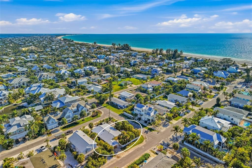 For Sale: $1,095,000 (2 beds, 2 baths, 1120 Square Feet)