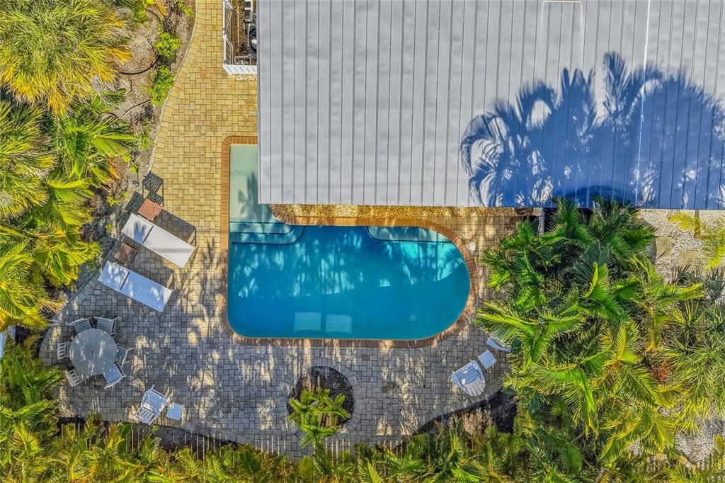 For Sale: $1,095,000 (2 beds, 2 baths, 1120 Square Feet)