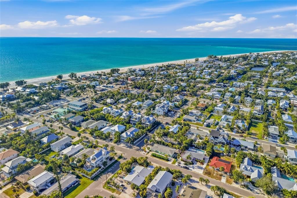 For Sale: $1,095,000 (2 beds, 2 baths, 1120 Square Feet)