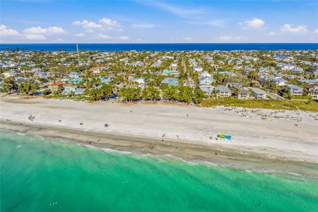 For Sale: $1,095,000 (2 beds, 2 baths, 1120 Square Feet)
