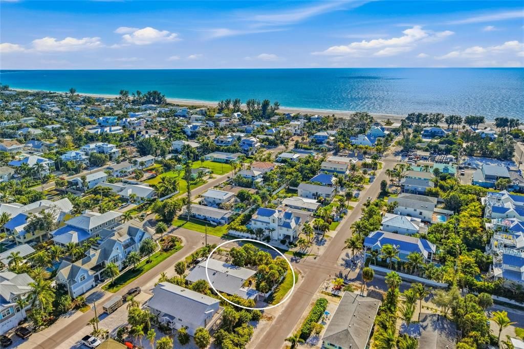 For Sale: $1,095,000 (2 beds, 2 baths, 1120 Square Feet)