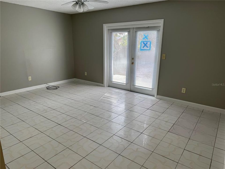 En Venta: $285,000 (3 camas, 2 baños, 1252 Pies cuadrados)