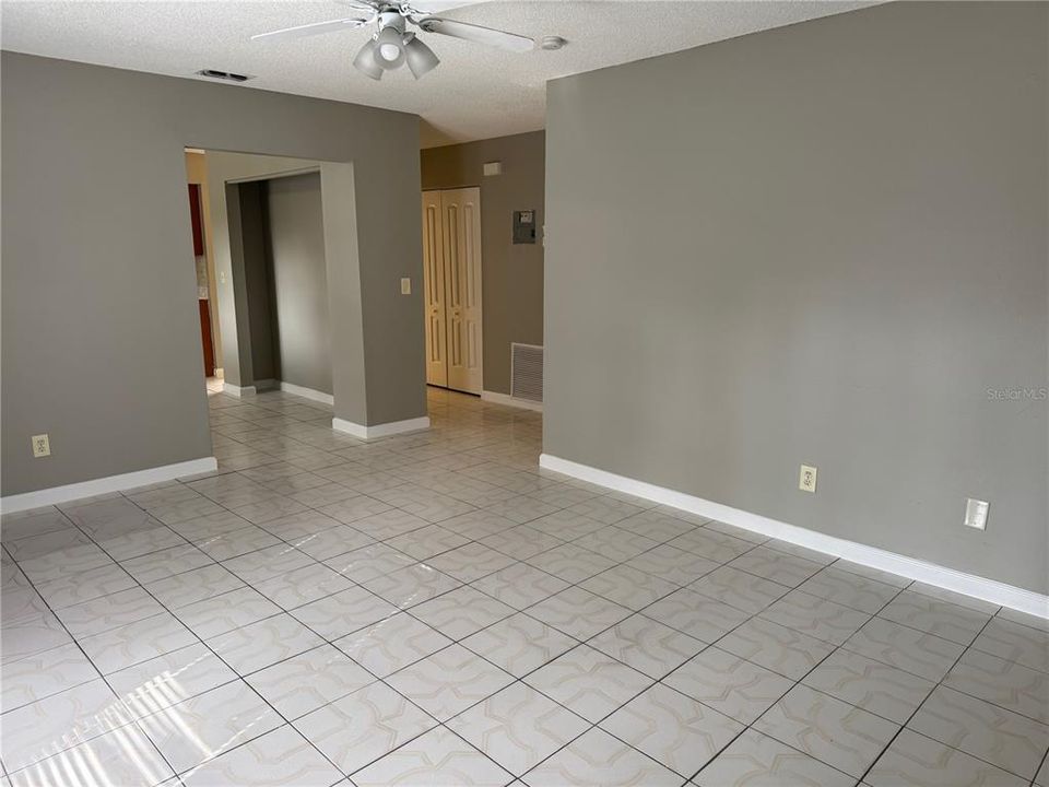 En Venta: $285,000 (3 camas, 2 baños, 1252 Pies cuadrados)