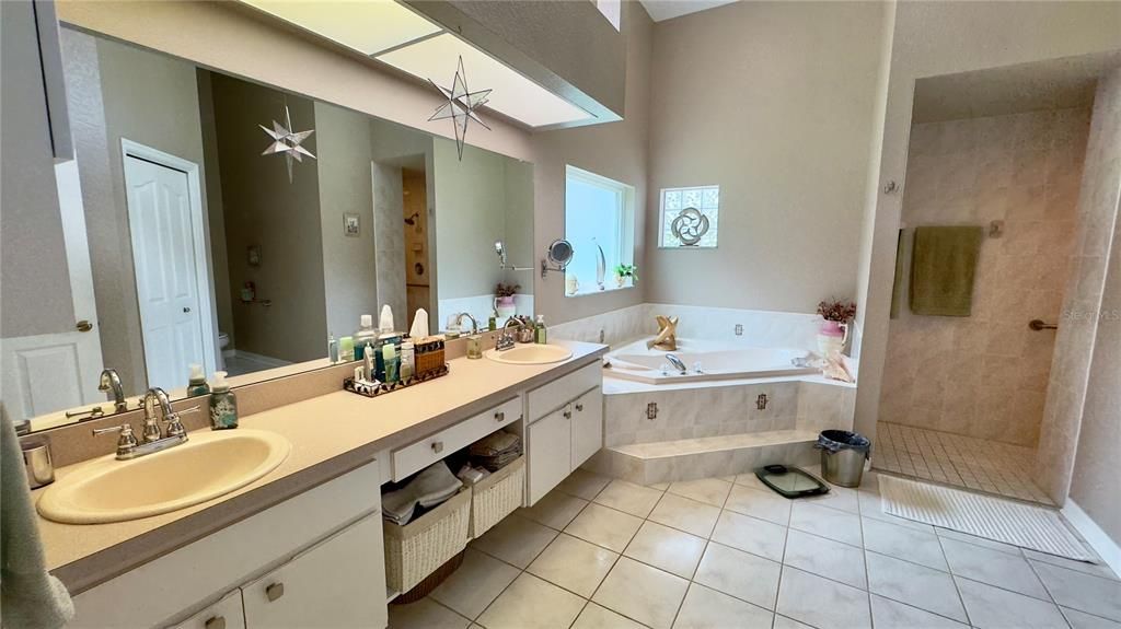 For Sale: $494,999 (3 beds, 2 baths, 2147 Square Feet)