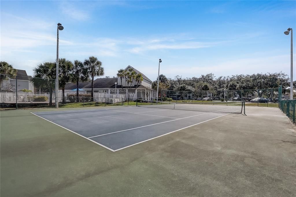 For Sale: $138,995 (1 beds, 1 baths, 733 Square Feet)