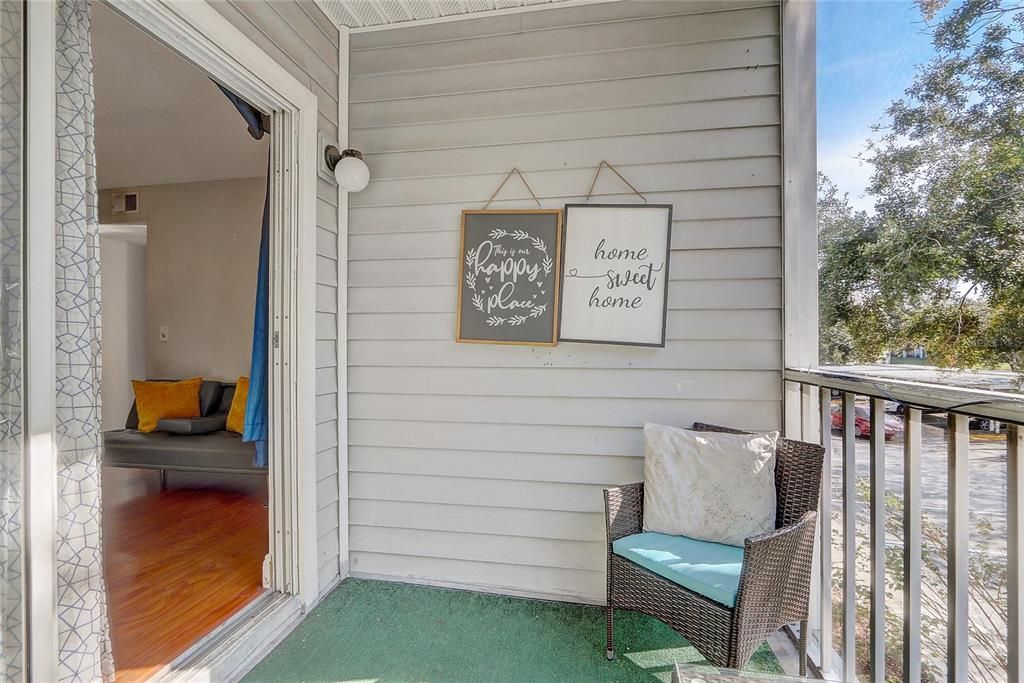 For Sale: $138,995 (1 beds, 1 baths, 733 Square Feet)