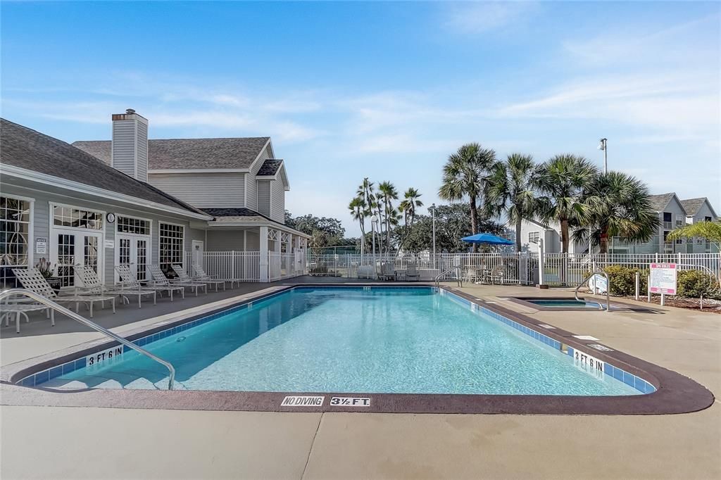 For Sale: $138,995 (1 beds, 1 baths, 733 Square Feet)