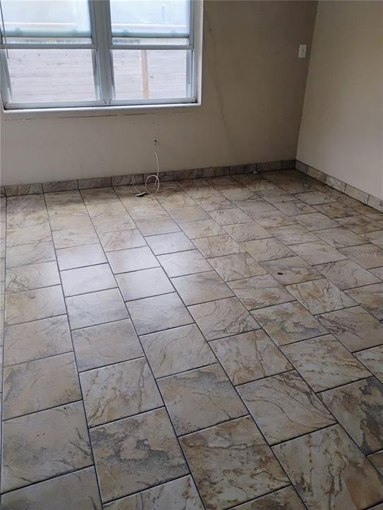 На продажу: $225,000 (2 спален, 1 ванн, 1084 Квадратных фут)