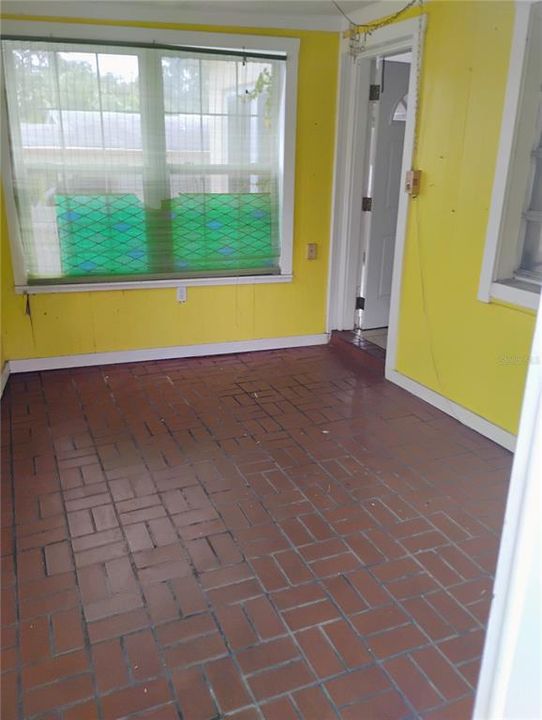 На продажу: $225,000 (2 спален, 1 ванн, 1084 Квадратных фут)